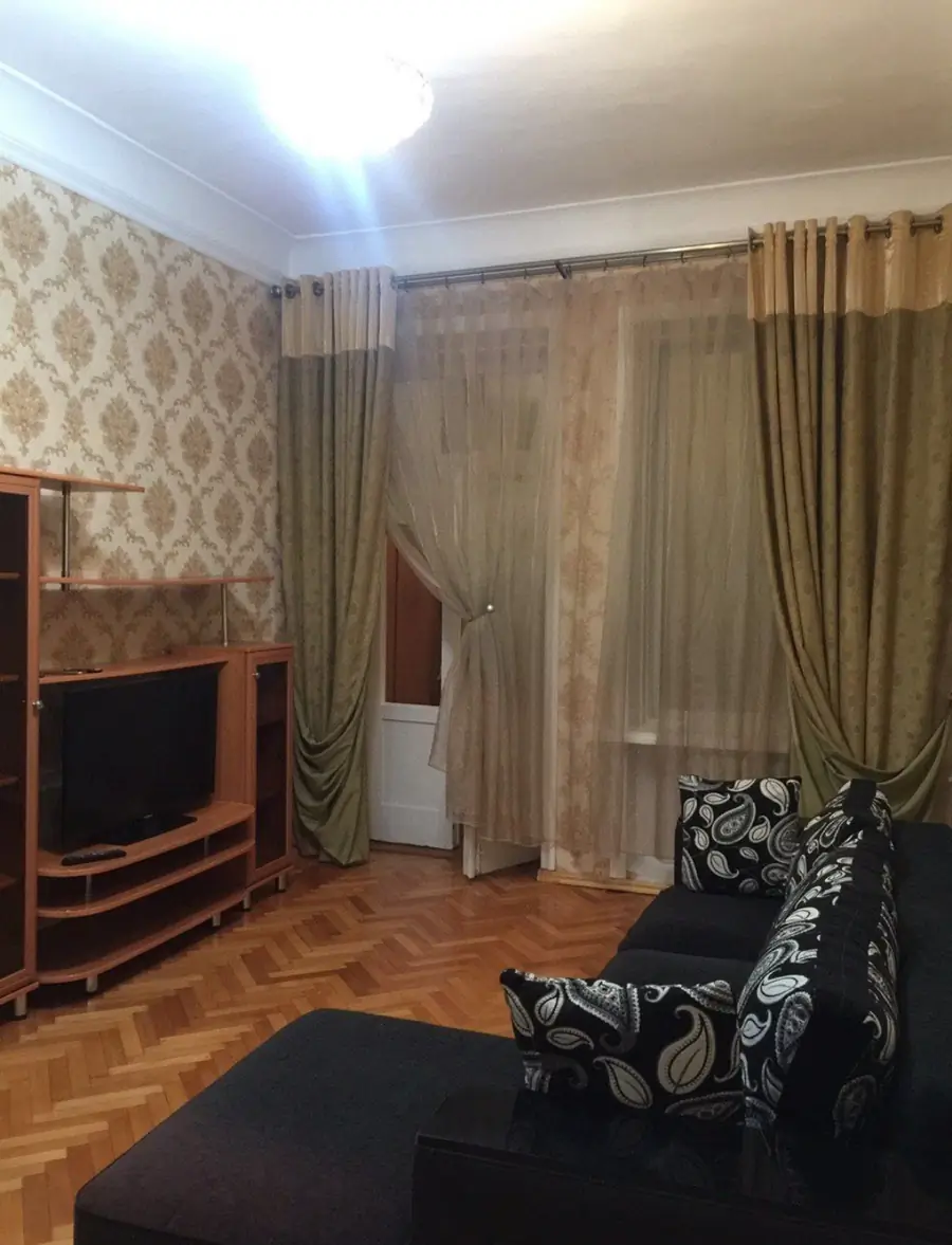 Продается 2-комнатная квартира − 63 м²