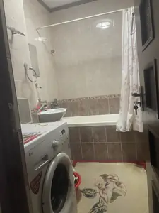 3 xonali kvartira sotiladi − 71 m²