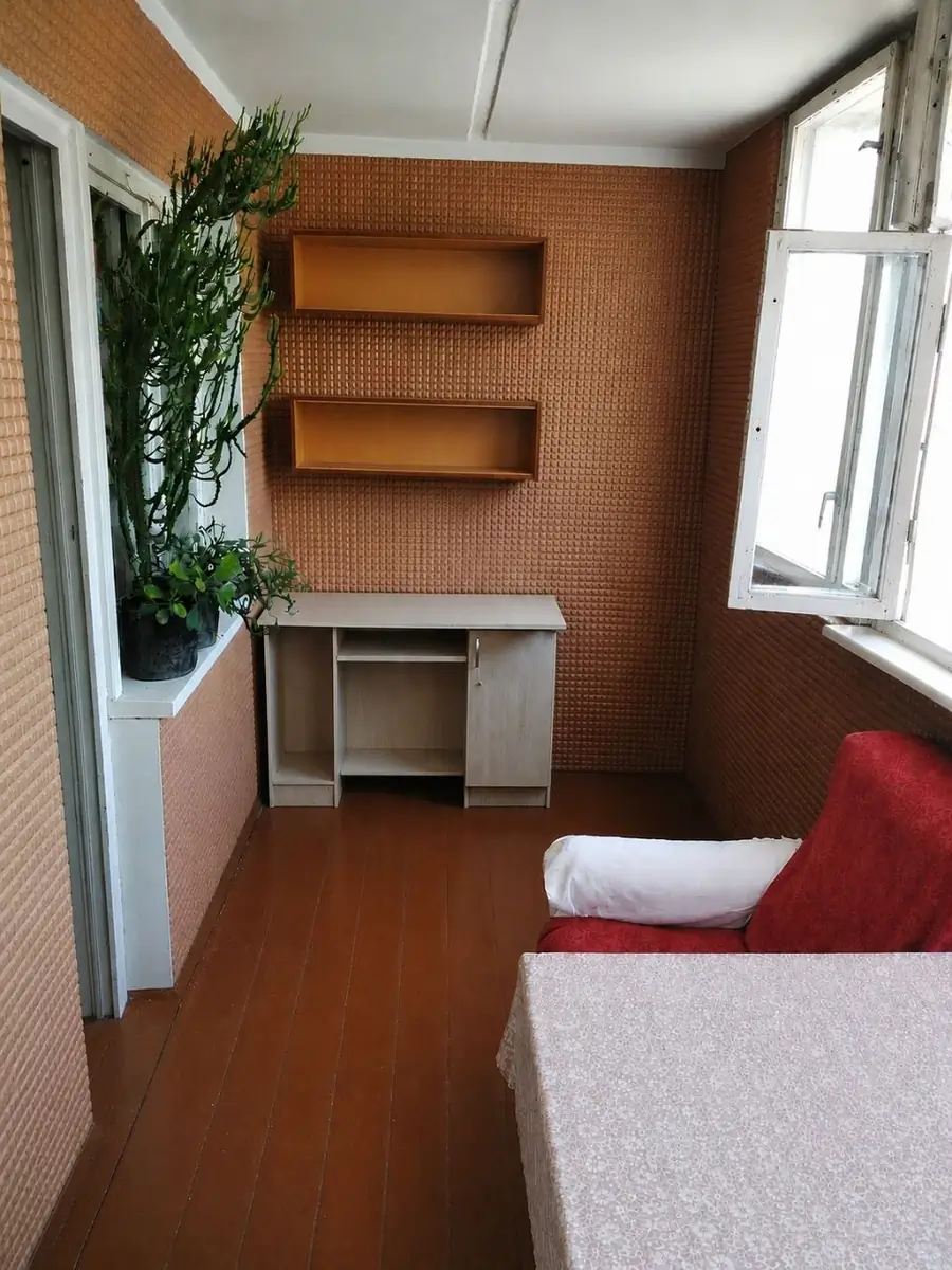 Продается 4-комнатная квартира − 80 м²