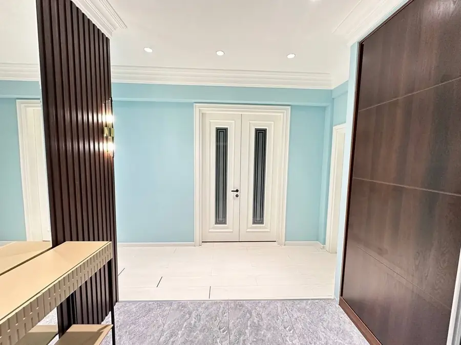 Продается 3-комнатная квартира − 129 м²