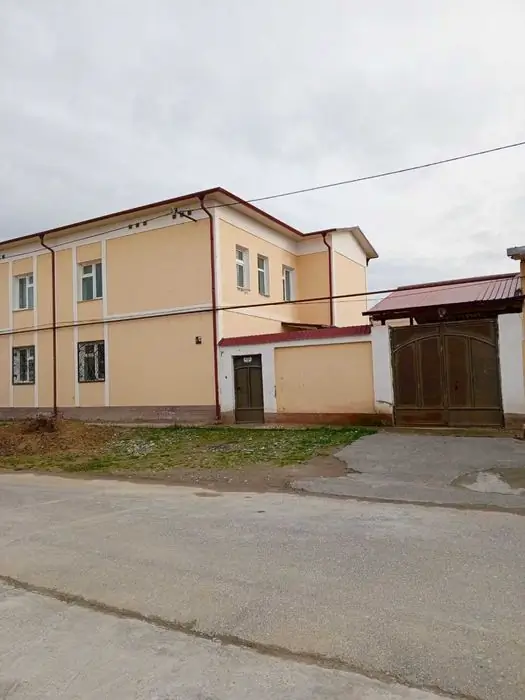 Более 5 xonali kvartira sotiladi − 400 m²