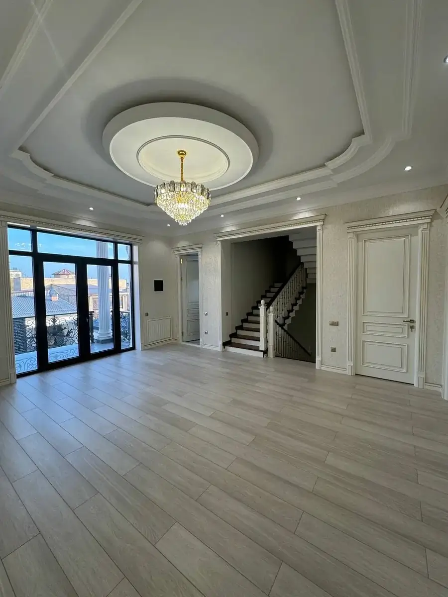 Продается 4-этажный дом − 650 м²