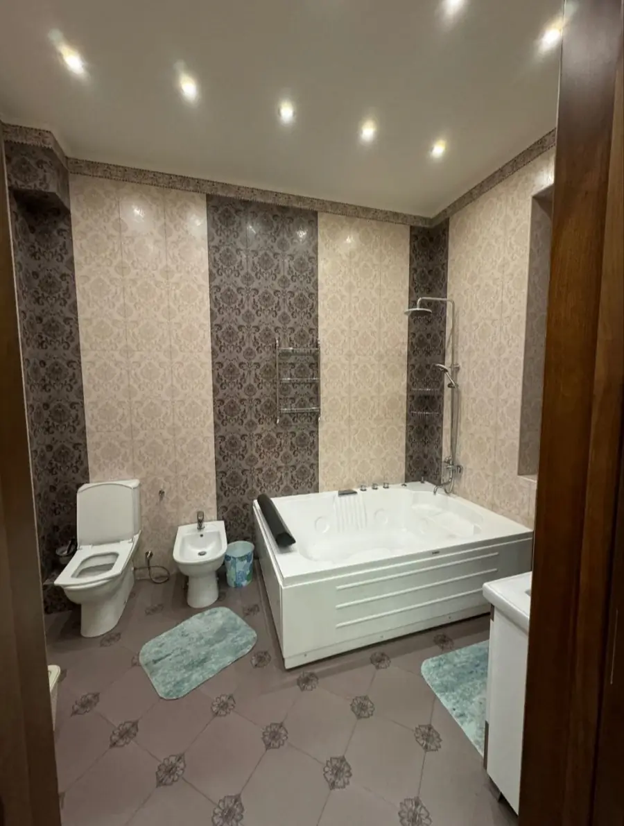 Ijaraga 4 xonali kvartira − 190 m²