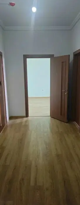 4 xonali kvartira sotiladi − 120 m²