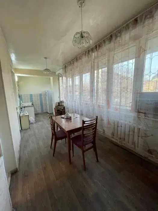 3 xonali kvartira sotiladi − 85 m²
