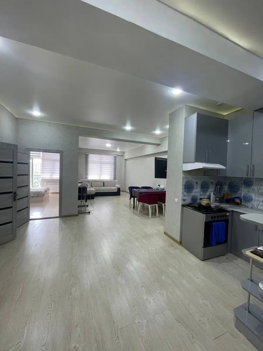 Продается 2-комнатная квартира − 72 м²