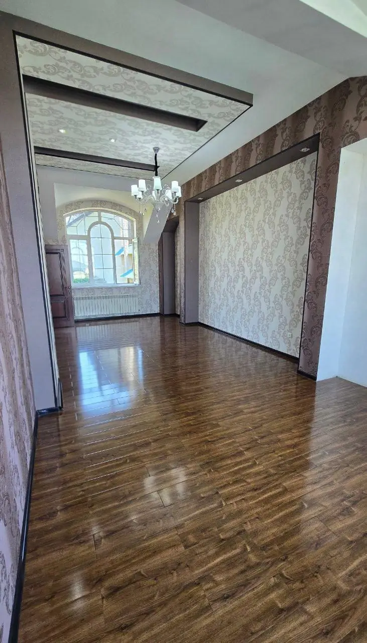 3 qavatli uy sotiladi − 350 m²