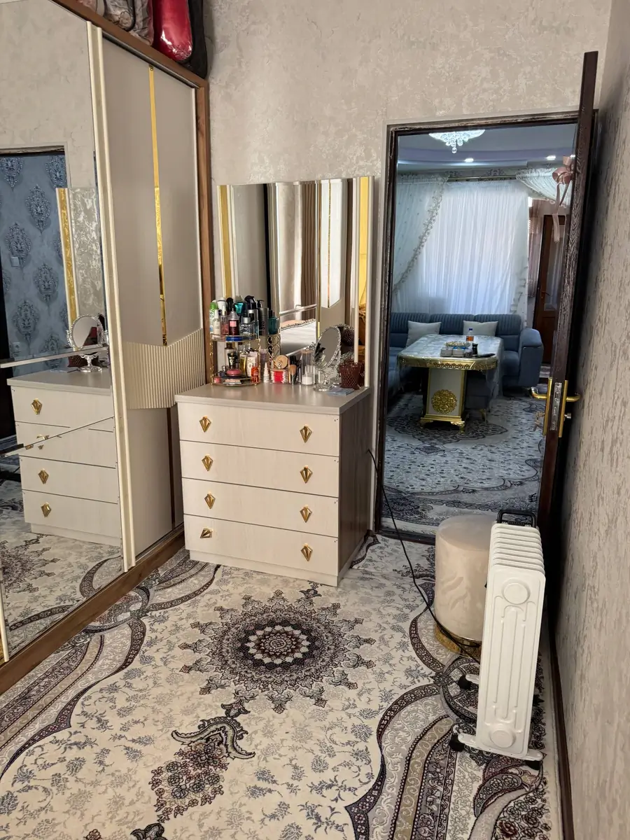 2 xonali kvartira sotiladi − 49 m²