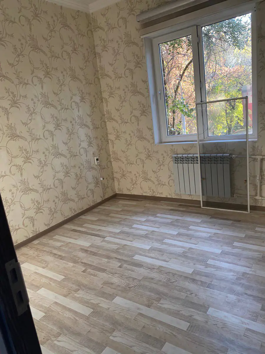 4 xonali kvartira sotiladi − 92 m²