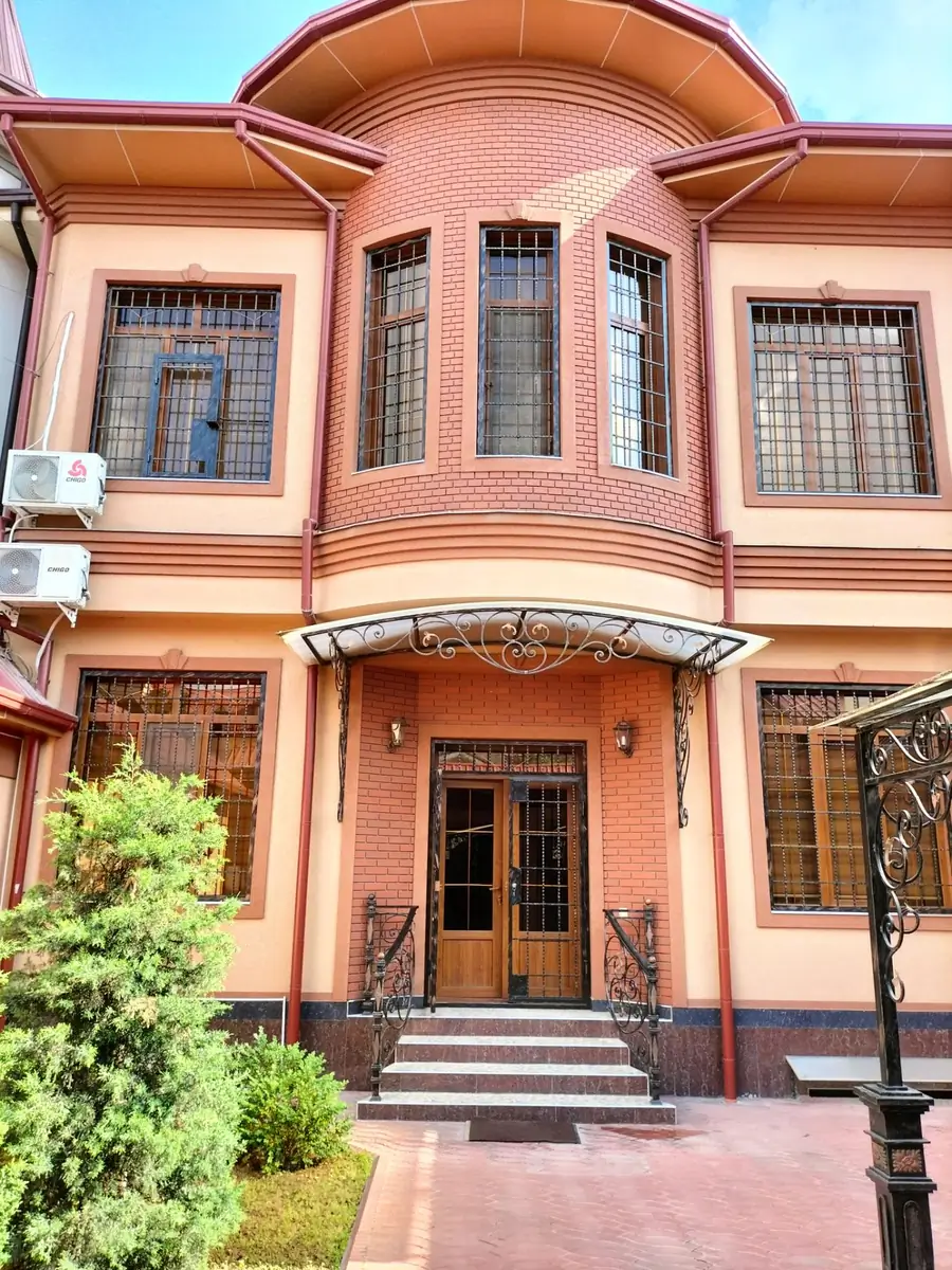 Ijaraga 2 qavatli uy − 200 m²