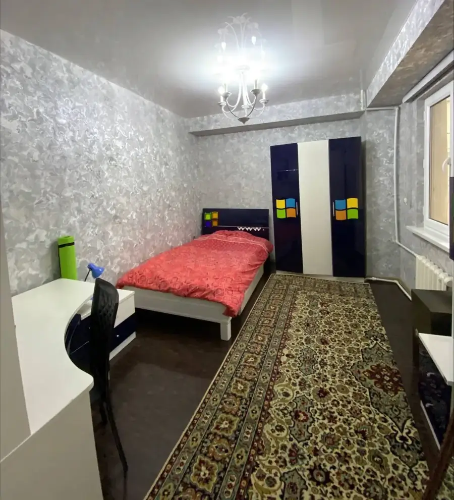 Продается 4-комнатная квартира − 160 м²