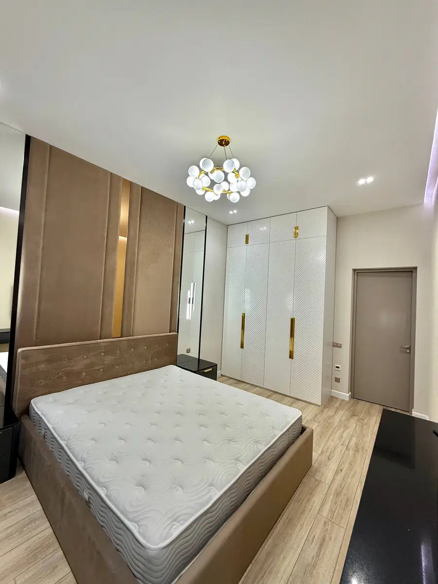 Продается 2-комнатная квартира − 58 м²