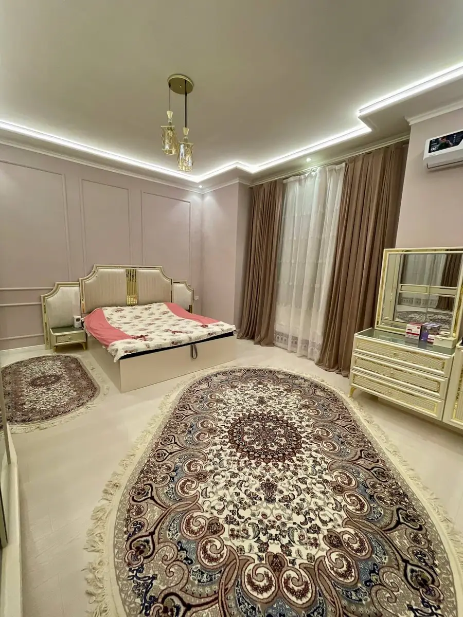 Продается 2-этажный дом − 300 м²