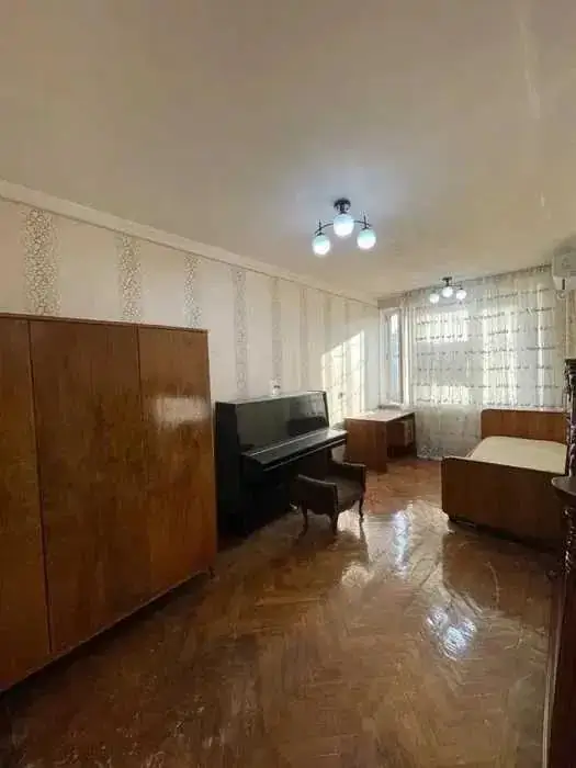 3 xonali kvartira sotiladi − 85 m²