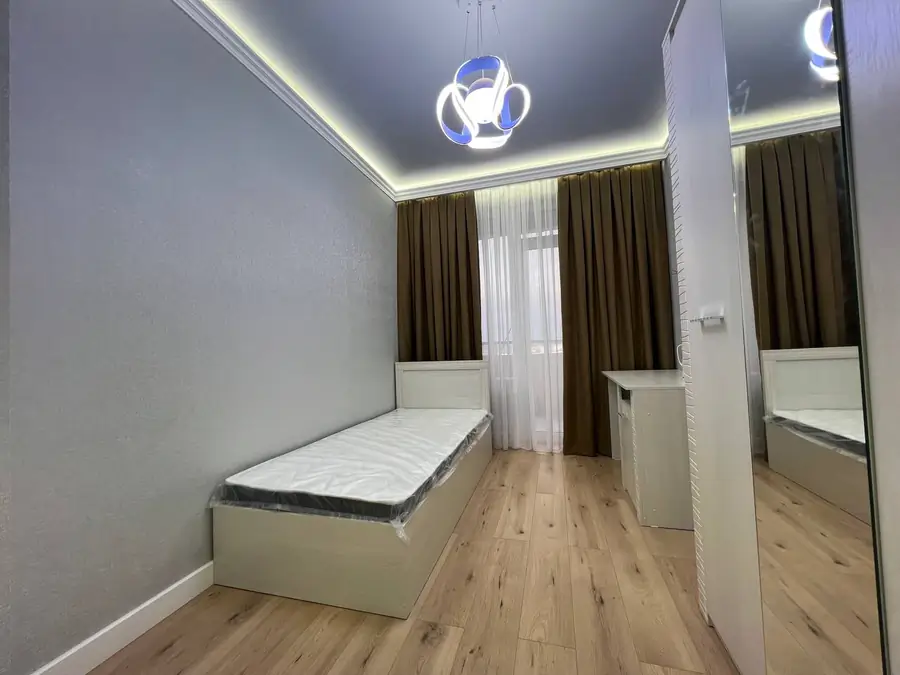 3 xonali kvartira sotiladi − 73 m²