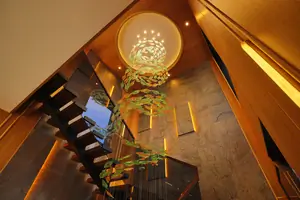 3 qavatli uy sotiladi − 600 m²