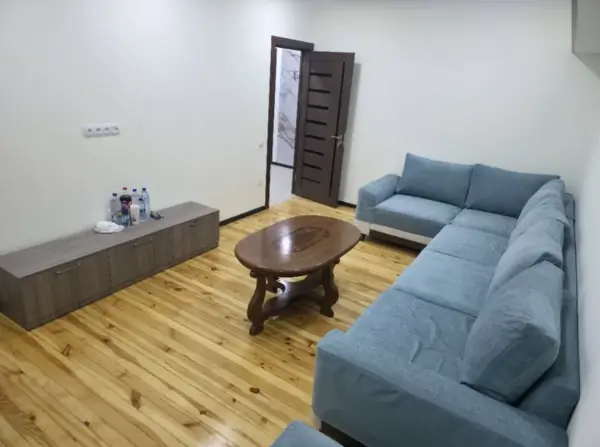 4 xonali kvartira − 90 m², 2/4 qavat