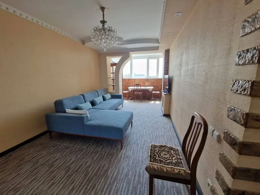 2 xonali kvartira sotiladi − 70 m²