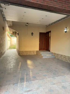 3 qavatli uy sotiladi − 300 m²