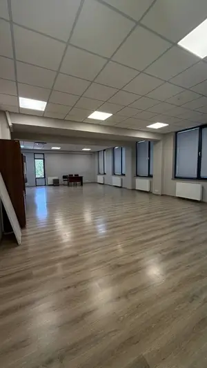 Ijaraga ofis − 400 m²