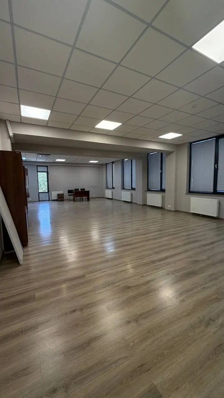 Ijaraga ofis − 400 m²